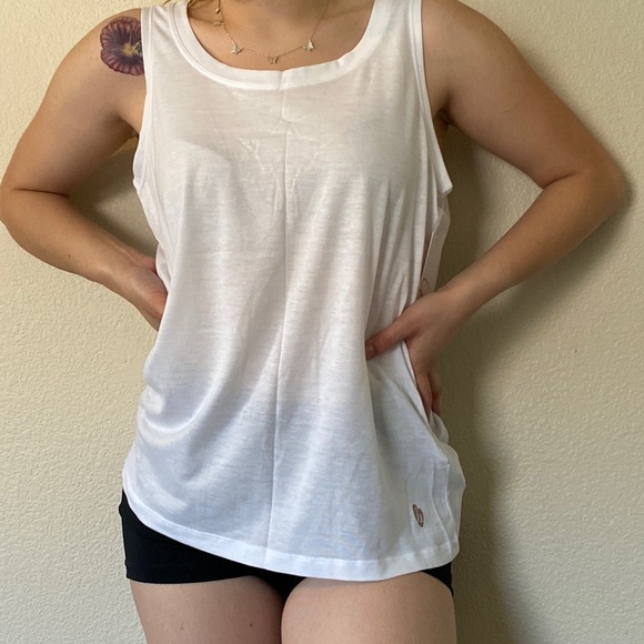 Ellie loose fitting white tank - Picture 4 of 5